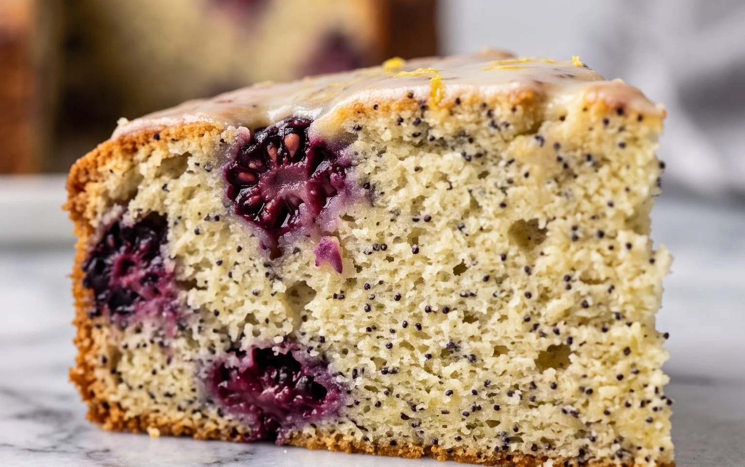 Glutenfreier Zitronen-Mohn-Brombeer-Kuchen: fruchtig, frisch
